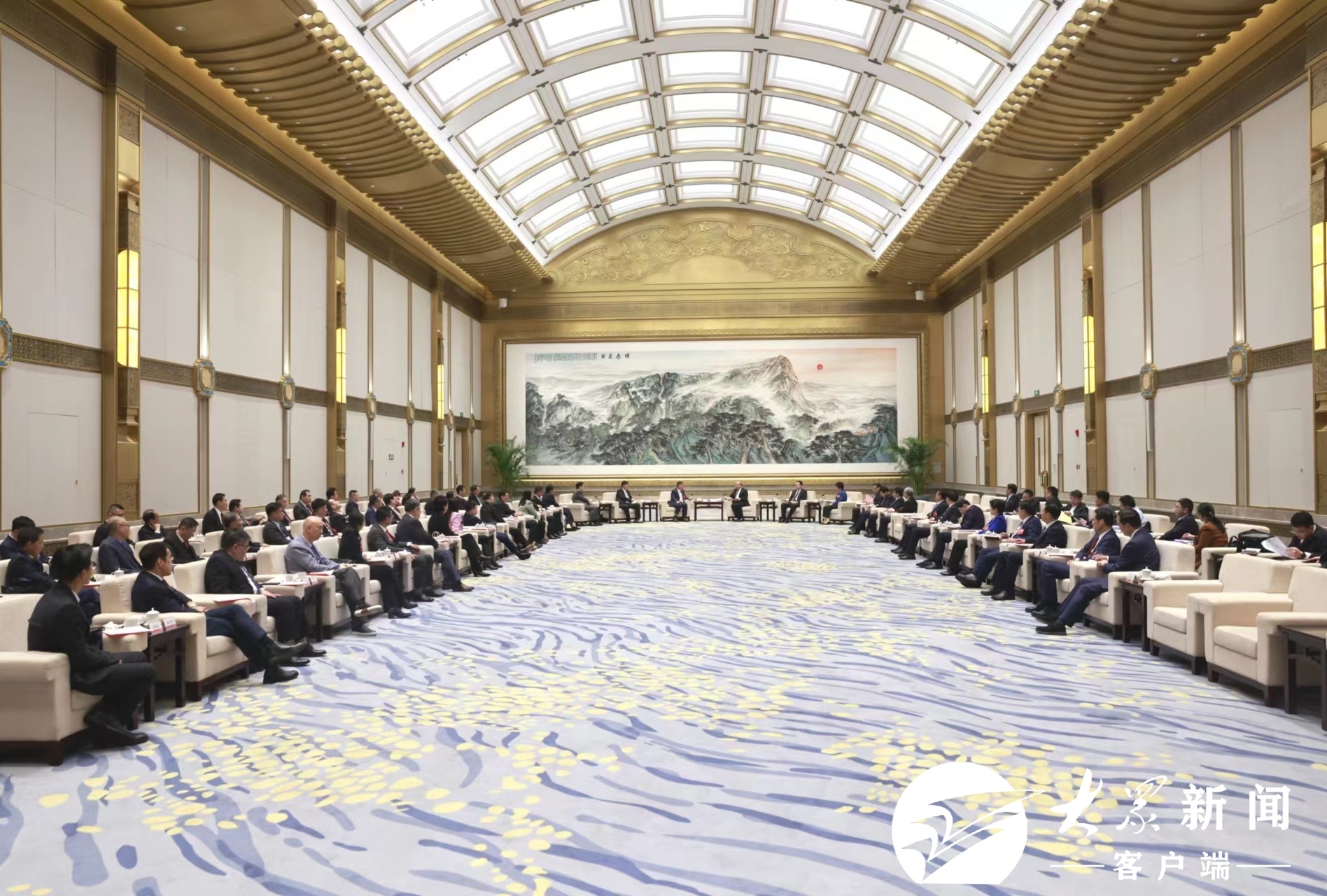 省政協十三屆二次會議合影.jpg